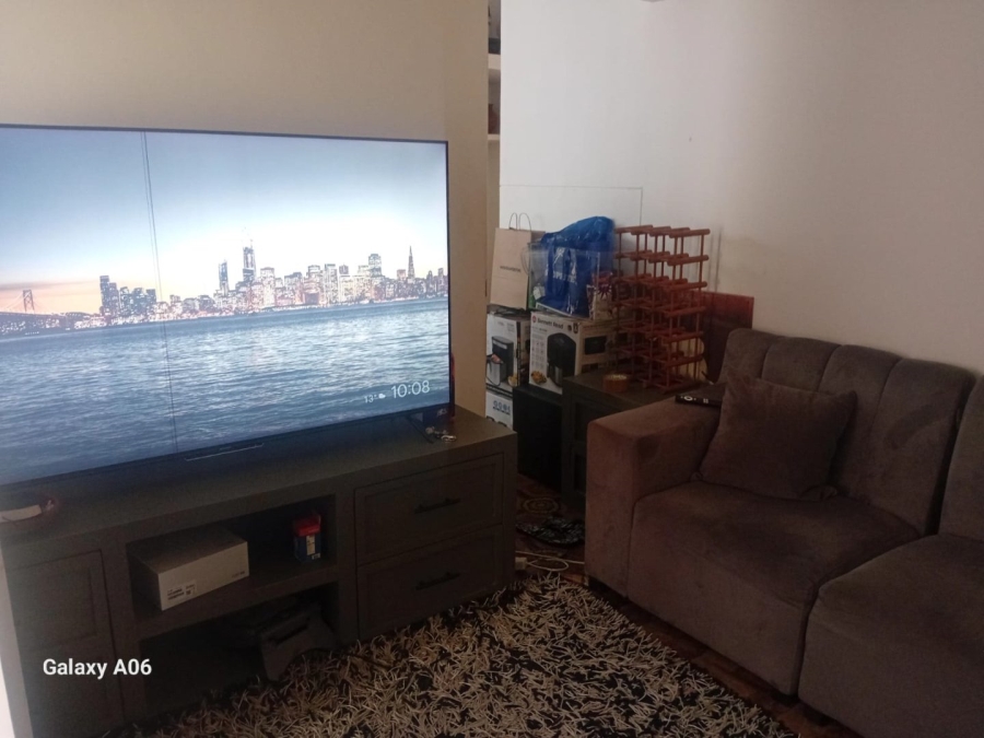 To Let 1 Bedroom Property for Rent in Ruyterwacht Western Cape